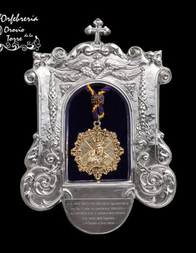 Placa conmemorativa medalla