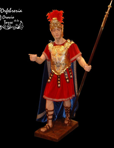 Romano con coraza delantera casco y lanza
